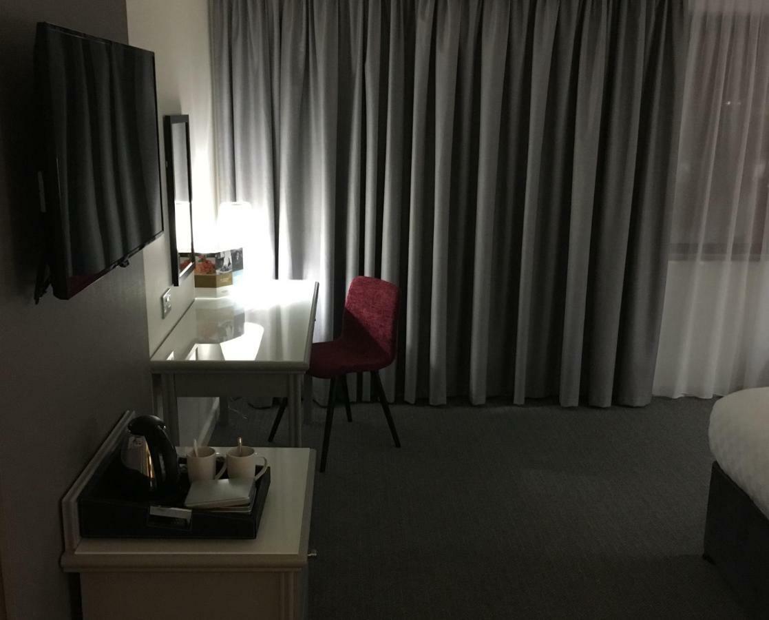 Mercure Dartford Brands Hatch & 4* Ash (Kent)